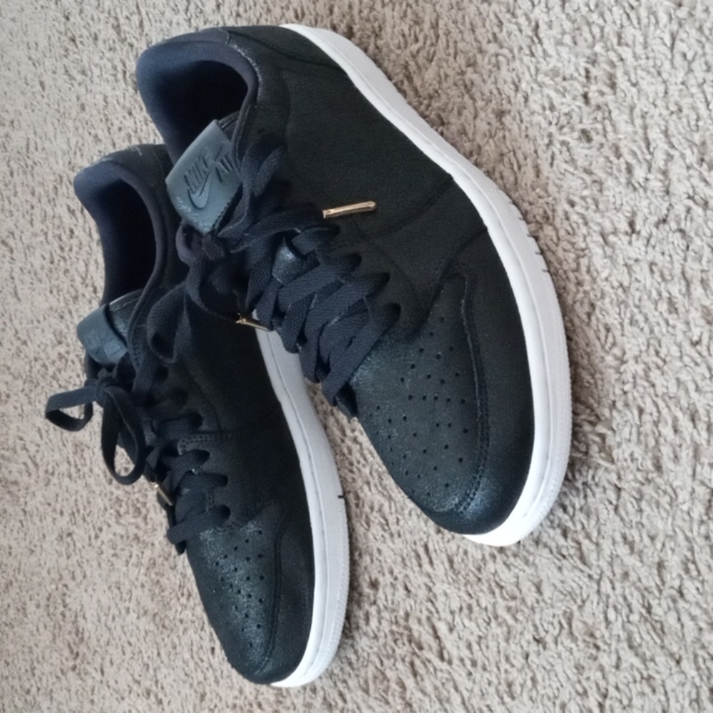 Nike Jordan 1 Retro Low 'Metallic Gold' Sneakers | Blac W/ Sparkle